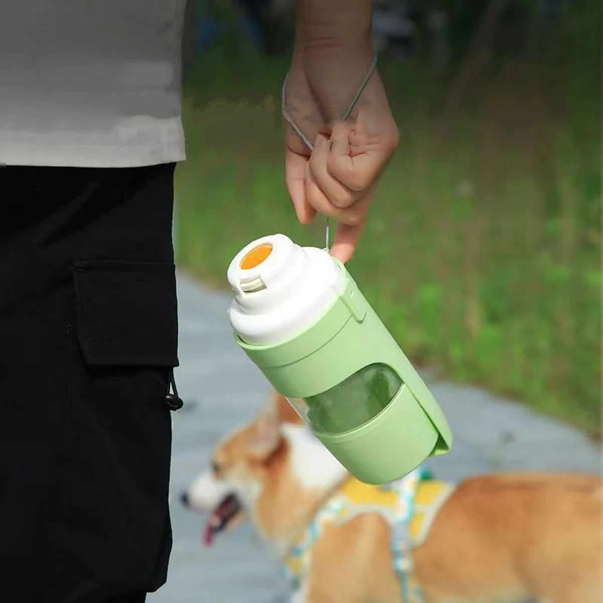 🐶2-in-1 Reise-Trinkflasche mit Futterbehälter – Portabler Napf für Hunde & Katzen